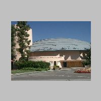 Marin County Civic Center (1957), San Rafael, California, photo Cuffeparade, Wikipedia.JPG